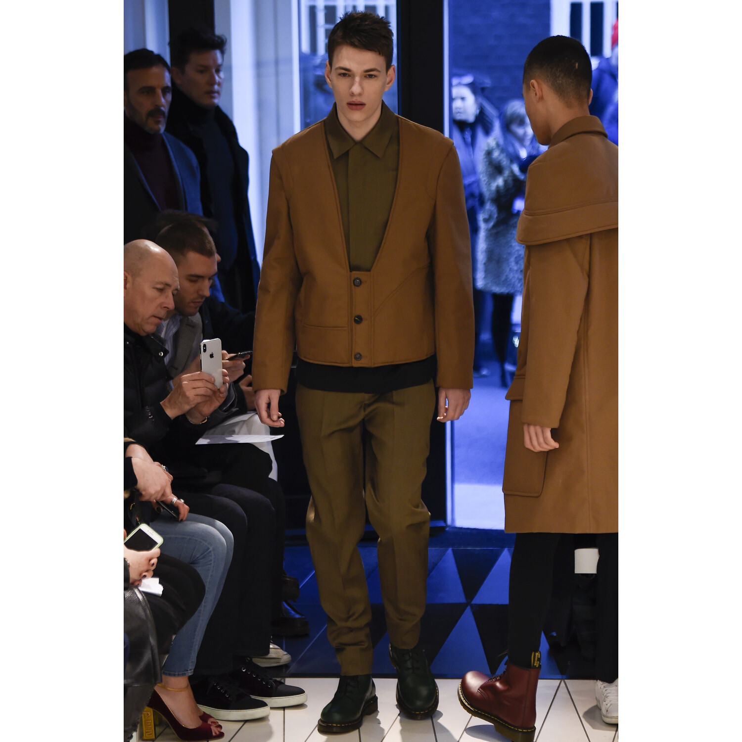 Фото Chalayan FALL 2018 MENSWEAR London коллекция Chalayan осень 2018 мужская неделя моды в Лондоне Mainstyles